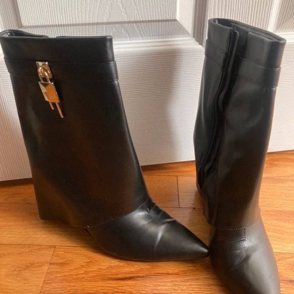 Elegant Black Heeled Boots with Gold Lock Detail